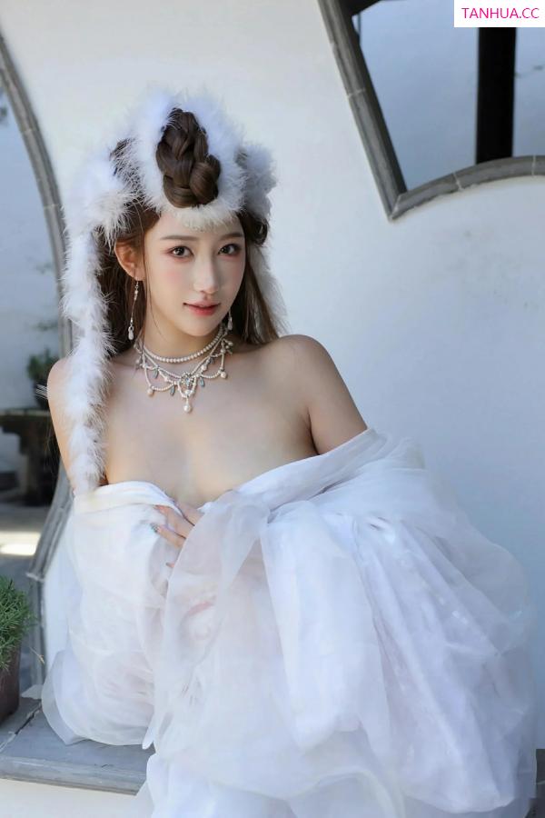   [XiuRen]高清写真图 2025.10.09 No.10843 金允希Yuki 低胸长裙第43张图片